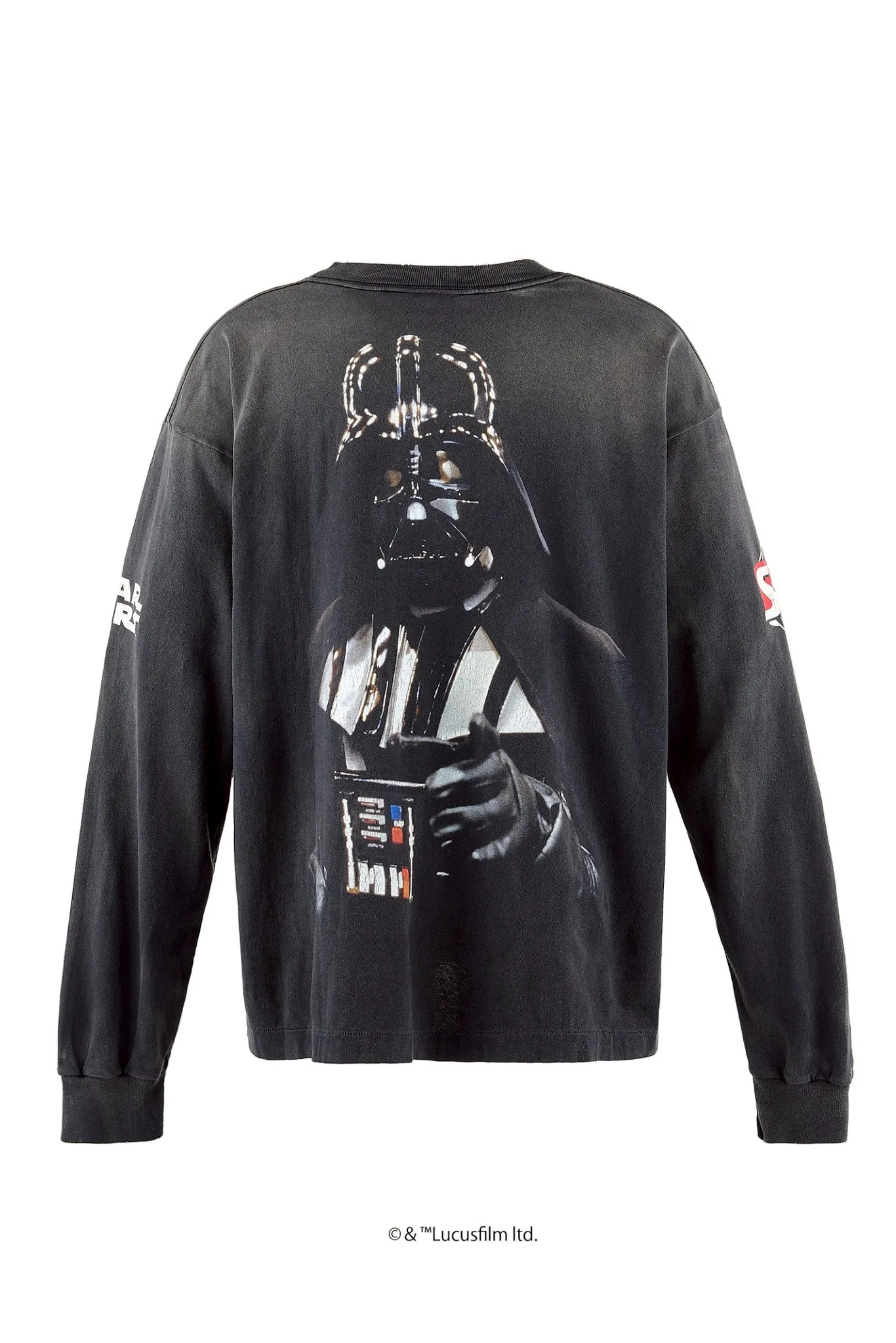 SAINT Mxxxxxx × STAR WARS SW_LS TEE /DARTHVADER/BLK Star Wars co-branded model Darth Vader/Anakin Skywalker distressed long sleeves washed black S-XL The print comes from "Anakin Skywalker" in "STAR WARS Episode I/The Phantom Menace" The impressive poster visual and the design of "Darth Vader" printed on the back The entire garment is hand-processed with dirt, washed with water, and printed with a distressed feel, which perfectly interprets the artistic specialty of NEW VINTAGE. In addition, the original co-branded main mark/wash mark/little angel anti-counterfeiting mark can be customized. It can be said that every detail of ZP is perfectly reproduced.